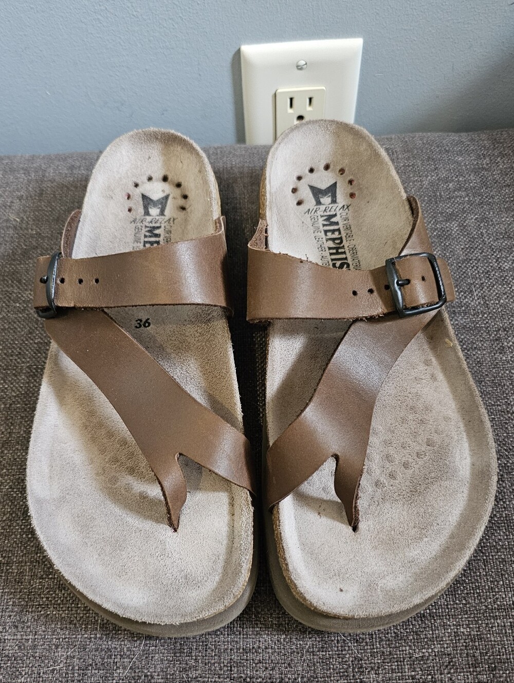 Women's Mephisto Helen Brown Leather Toe-Post Sandals Size 36